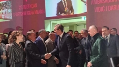 OGROMAN APLAUZ Deca uz vrisku dočekala predsednika Vučića (VIDEO)