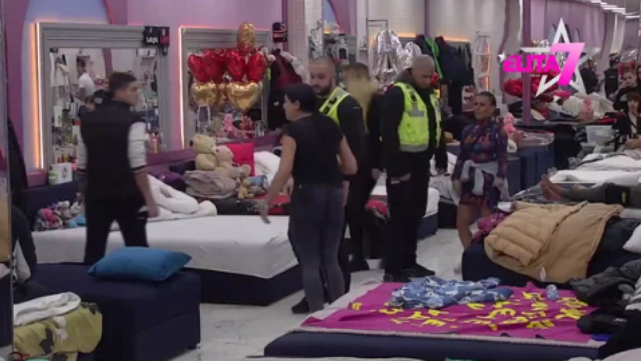 ODVRATNA SI, VIDEĆEŠ ŠTA ĆU URADITI! Vanredno stanje u Eliti, pljušte uvrede na nacionalnoj osnovi, nikad gori haos!