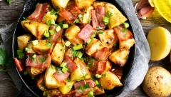 KROMPIRAČA SA KOBASICAMA Jelo puno iznenađenja, a košta samo 400 din, ukućani će tražiti još