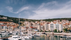 ON ZARAĐUJE 130.000 EVRA MESEČNO: Najplaćeniji je u Crnoj Gori, a nije Crnogorac