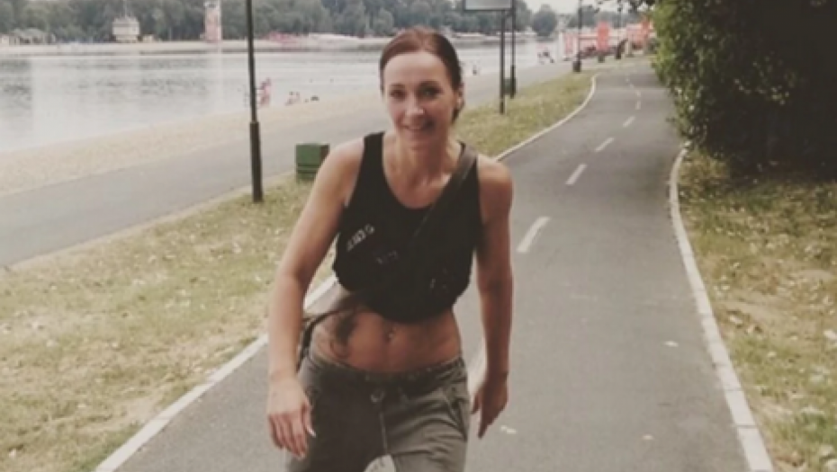 NAŠA PEVAČICA TVRDI DA JE NAJBOLJA RIBA NA ESTRADI! Ovako izgleda u šestoj deceniji i poručuje: Nisam ništa radila na sebi!