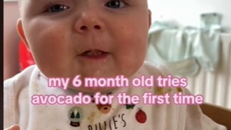 PRESLATKA BEBA PRVI PUT PROBALA AVOKADO Njena urnebesna reakcija raznežila je sve (VIDEO)