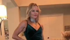 IMA 50 GODINA I IZGLEDA BRUTALNO I dalje nosi bikini, mnogo mlađe bi joj pozavidele na zanosnoj liniji