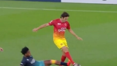 KAKAV POGIBENI START Čovek koji nije znao ko je Novak Đoković uklizao u noge slavnom fudbaleru (VIDEO)