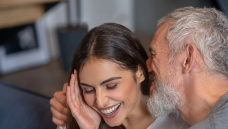 VELIKA RAZLIKA U GODINAMA JE U TRENDU Žene biraju i do 20 godina starije od sebe, jasno je i zašto