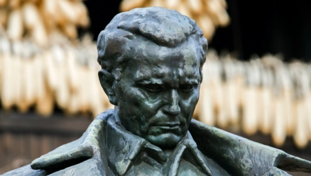 GROB TITOVIH RODITELJA KRIJE STRAŠNU ISTINU U mrkloj noći kopali malu raku...