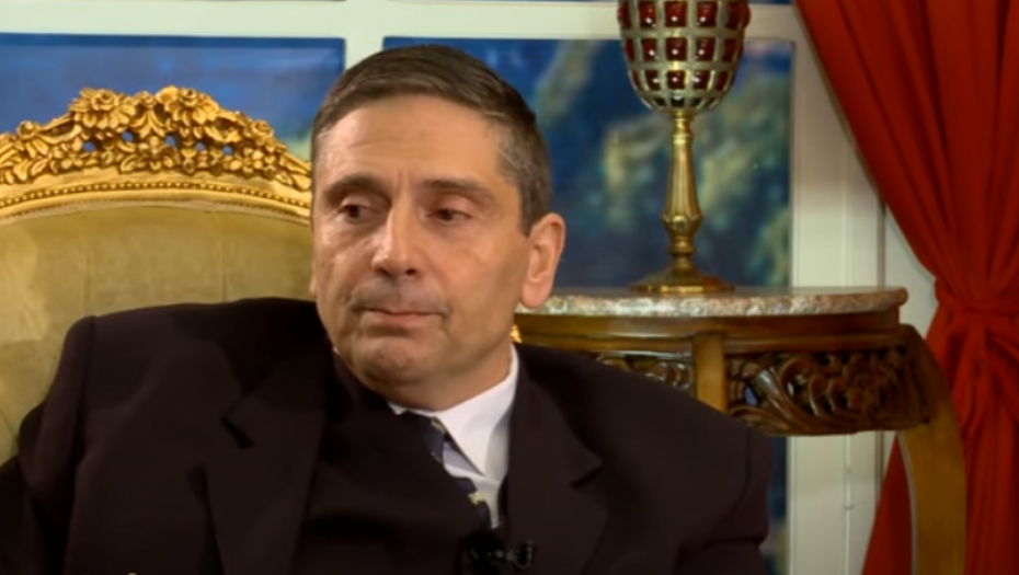 SANDULOVIĆ PRODAJE STOLICE PREKO OGLASA Propali političar potpuno švorc!