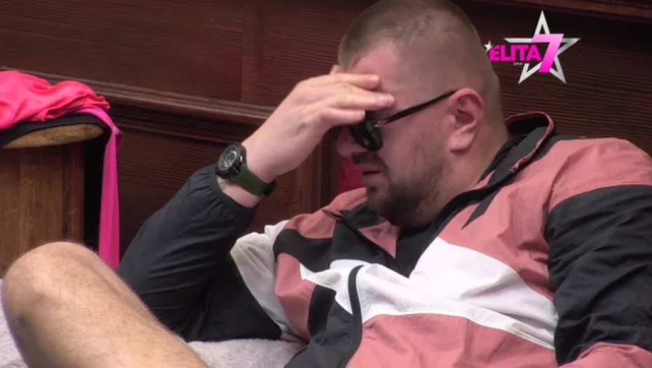 NIŠTA MU NIJE SVETO, BITNE SU MU SAMO PARE Janjuš na udaru javnosti, zbog ovoga ga čeka pakao kad izađe!
