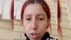 JEŠĆEŠ S PATOSA, POREKLO TI GO***VO Majka iz Ćuprije brutalno pretila detetu (2) u lajvu na Tiktoku! A tek odgovor posle...