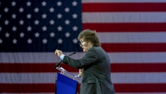 DŽENTLMENSKI, NEMA ŠTA Srdačno se izgrlili  Milej i Tramp (FOTO)