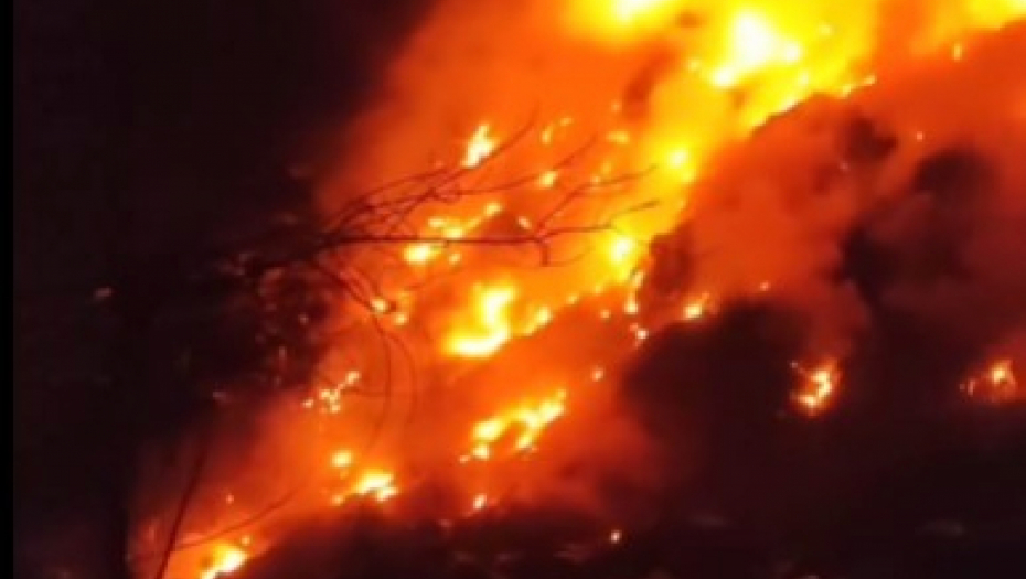 VATRENA STIHIJA KOD ŠAPCA Požar zahvatio kuću i magacin, širi se prema vikend naselju