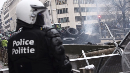 BLOKIRAN BRISEL Zatvoreni putevi i tuneli, glavni protest ispred sedišta EU (FOTO)