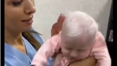 MEDICINSKA SESTRA OSTALA U ČUDU Podigla bebu, ali ono što je videla je ZAPANJILO (VIDEO)