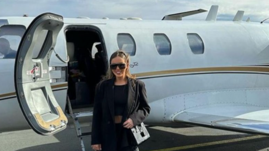 NATAŠA RODIĆ IZNAJMILA PRIVATNI AVION! Sestra Bogdane Ražnatović napustila Srbiju, uživa u suvom luksuzu