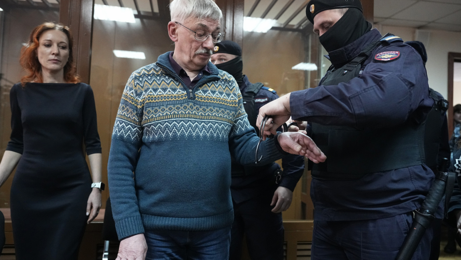 DVE I PO GODINE ZATVORA Ruski borac za ljudska prava Oleg Orlov (70) osuđen u Moskvi