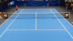 DRAMA NA TENISKOM TERENU Nikad sramnije uvredio rivala, a onda je nastao totalni haos (VIDEO)