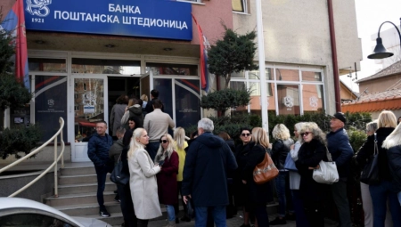 NAKARADNOM ODLUKOM PRIŠTINE IM JE UGROŽENA EGZISTENCIJA Lekari u Kosovskoj Mitrovici ne mogu do svog mukotrpno zarađenog novca!
