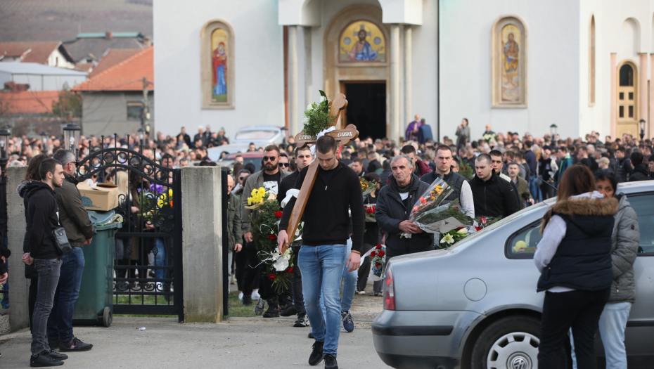 TUGA DO NEBA "Bio si moj heroj, tvoja  jubav me je održala!" Sahranjen brutalno ubijeni MMA borac u napadu na Dorćolu, njegova sestra neutešna