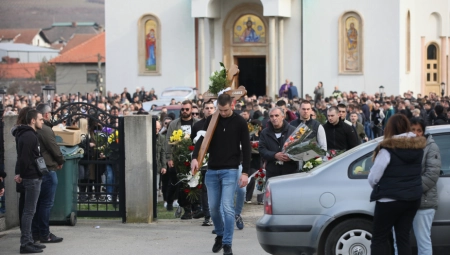 TUGA DO NEBA "Bio si moj heroj, tvoja  jubav me je održala!" Sahranjen brutalno ubijeni MMA borac u napadu na Dorćolu, njegova sestra neutešna