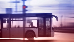 Bila je sama u noćnom autobusu kada je vozač stao i pogledao u retrovizor: Devojka se zaledila od straha, a ono što je usledilo ostaviće vas bez reči