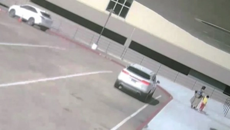 MAJKA KORISTILA SINA KAO ŽIVI ŠTIT DOK JE PUCALA NA POLICIJU Vriska i strah i crkvi (VIDEO)