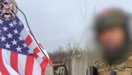 AMERIČKA ZASTAVA SE ZAVIJORILA U AVDEJEVKI Amerikanci se bore na strani Rusije (VIDEO)