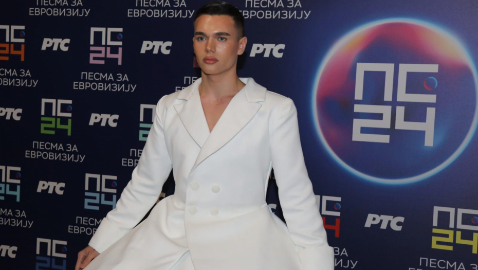 POJAVIO SE U HALJINI, IZAZVAO GNEV NARODA! Pevač udario žestoko po jačem polu, pa pomenuo estradu: Zli su i neobrazovani