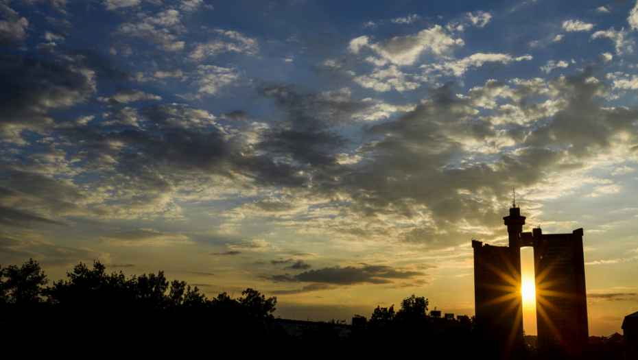 CRNI OBLACI NAD BEOGRADOM Prolećna temperatura, a evo kad će grunuti nevreme!