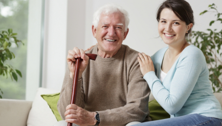 DEDA IZGUBIO GLAVU POD STARE DANE Odlepio za Danicom posle 35 godina braka, žena mu rekla samo jedno!