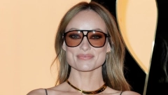 ZABORAVILA DA SPAKUJE GRUDNJAK Slavna glumica dala sve na izvolite tokom Nedelje mode u Parizu, ovo mnogi ne bi smeli