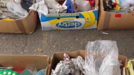 "KOLIKO JE PREŠLA?" Ljudi ne mogu da veruju šta se našlo na tezgi crnogorskog buvljaka (FOTO)