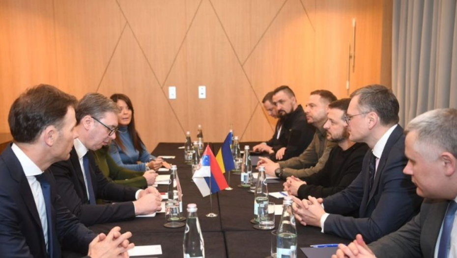 VUČIĆ SE SASTAO SA ZELENSKIM Ponovio principijelni stav Srbije o poštovanju normi međunarodnog prava i Povelje UN