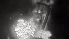 UKRAJINCI RAZBILI RUSE NA FRONTU Uništen ruski transporter BTR-82 (VIDEO)