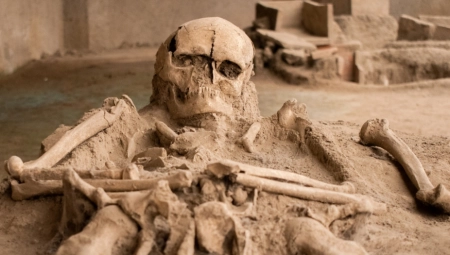 PRONAĐEN SKELET ISPOD PALATE Istoričari mislili da je u pitanju monah, ali istina je potpuno drugačija (FOTO)