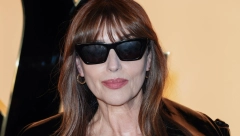 SKIDA GODINE SA LICA Šik frizura Monike Beluči pun je pogodak, poželeće da je iskopira svaka žena