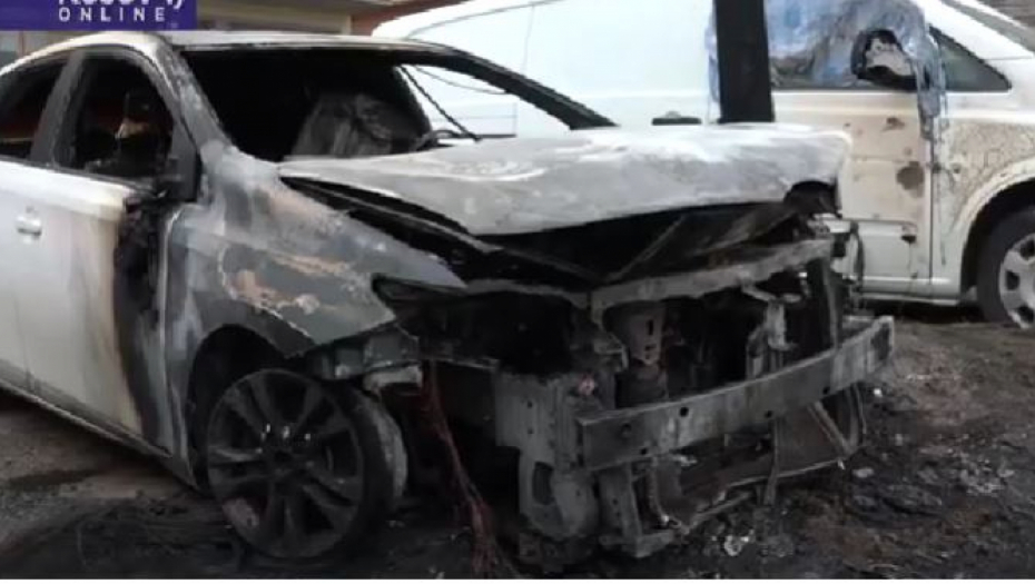 NAPAD NA SRBE U LEPOSAVIĆU! Zapaljen automobil načelnici opštinske uprave u srpskom sistemu (VIDEO)