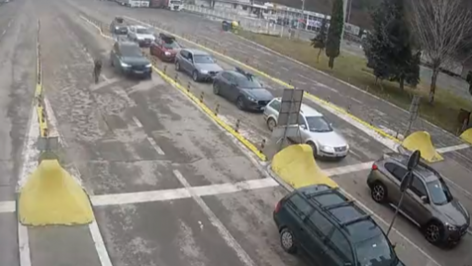 GUŽVA NA BATROVCIMA Kamioni čekaju i do 10 sati (FOTO)