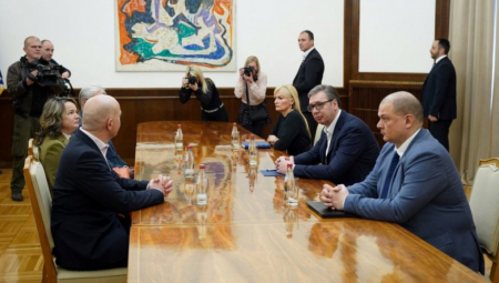 NASTAVLJENE KONSULTACIJE Vučić na sastanku sa predstavnicima liste "Mi – glas iz naroda"