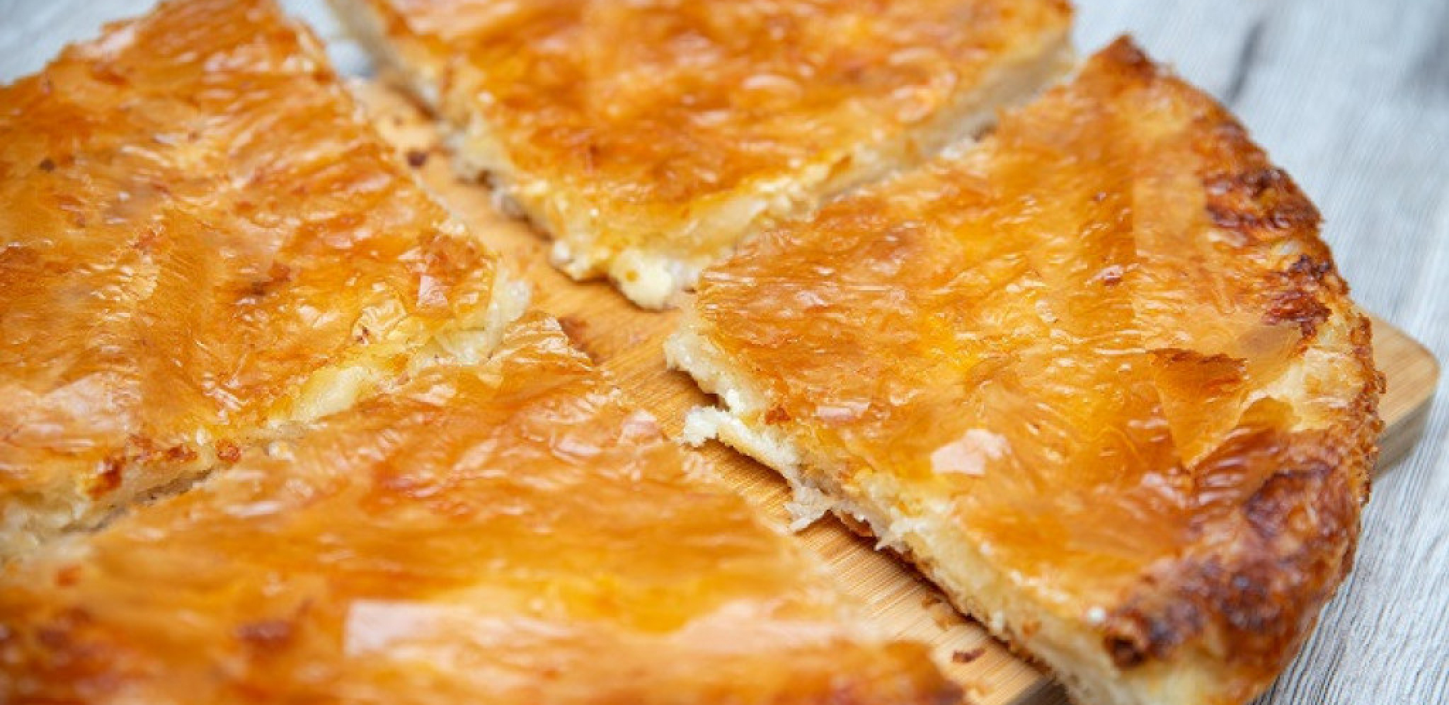 "BUREK SA MIŠETINOM, POSLE ŠEST UPOLA CENE!" Srbin na tanjiru dobio NEOBIČAN SPECIJALITET! (FOTO)