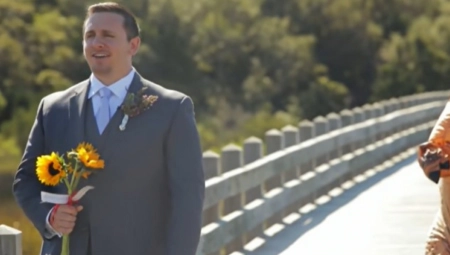 ČEKAO MLADU KOD OLTARA, A ONDA SE OKRENUO I OSTAO U ŠOKU Urnebesni snimak venčanja obišao je svet!