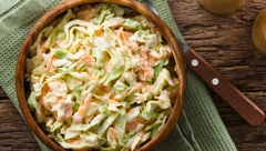 KOLESLAV SALATA Savršeno se slaže sa mesom, a sjajan je prilog za mnoga jela