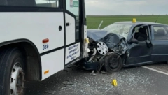 U UDESU AUTOBUSA I AUTA ČETVORO POVREĐENIH, MEĐU NJIMA I DETE Haos između Bačke Topole i Stare Moravice (FOTO)