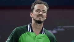 PROKLETSTVO MEDVEDEVA SE NASTAVLJA Šokantan poraz ruskog tenisera, "počistio" ga autsajder iz Francuske