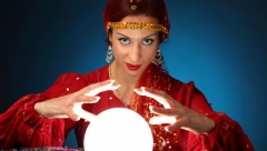 UHAPŠENA VRAČARA SA FEJSBUKA Prevarila muškarca iz Vršca za 1.794.000 dinara