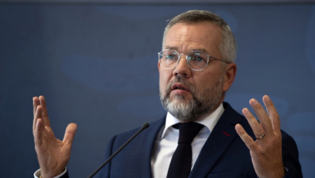 PRIČATE O DEMOKRATIJI, ŠTA JE SA SRBIMA NA KOSMETU? Hladan tuš za Mihaela Rota od srpske ambasade u Nemačkoj