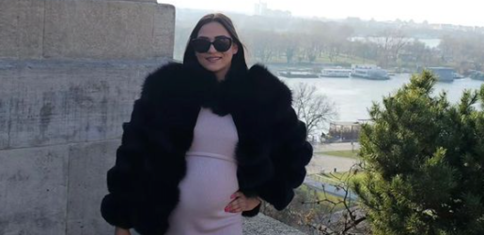 DŽEJEVA ĆERKA POKAZALA TRUDNIČKI STOMAK Marija raznežila mnoge, sa njom provodi najlepše dane!