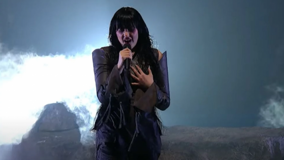 TEYA DORA KRENULA U MALME Naša predstavnica otputovala sa timom na Pesmu Evrovizije, a ovaj detalj svi komentarišu