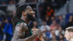 PAKLEN DOČEK ZA FRANCUZA Lesor poslednji istrčao na parket Arene, pa dobio salvu uvreda od "delija" (VIDEO)