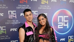 BESPLATNA UČITELJICA Sanja Vučić stoji iza ova dva takmičare pesme za Evroviziju