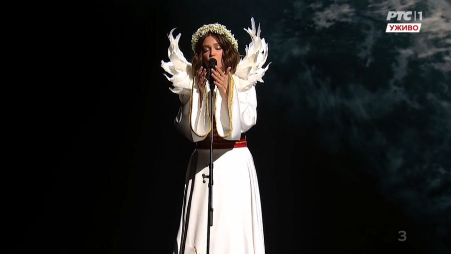 DA SE NAJEŽIS Breskvica "zapalila" binu i sve oduševila nastupom, a ovaj detalj nikome nije promakao, svi se pitaju šta se desilo